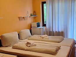 2-Rent Group Hostel Rooms AUB162