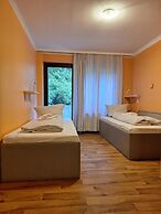 2-Rent Group Hostel Rooms AUB162