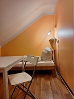 2-Rent Group Hostel Rooms AUB162