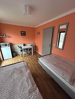 2-Rent Group Hostel Rooms AUB162