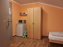 2-Rent Group Hostel Rooms AUB162