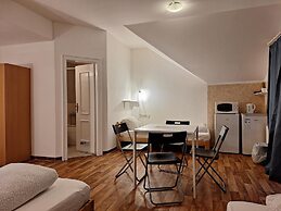 2-Rent Group Hostel Rooms AUB162