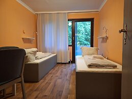 2-Rent Group Hostel Rooms AUB162