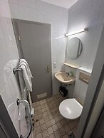 2-Rent Group Hostel Rooms AUB162