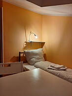 2-Rent Group Hostel Rooms AUB162