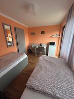 2-Rent Group Hostel Rooms AUB162