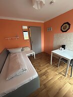 2-Rent Group Hostel Rooms AUB162