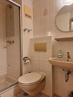 2-Rent Group Hostel Rooms AUB162