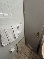 2-Rent Group Hostel Rooms AUB162