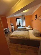 2-Rent Group Hostel Rooms AUB162