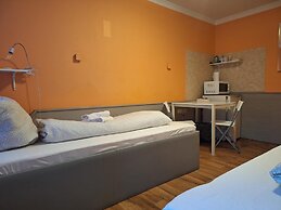 2-Rent Group Hostel Rooms AUB162