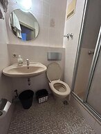 2-Rent Group Hostel Rooms AUB162