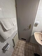 2-Rent Group Hostel Rooms AUB162