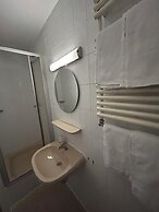 2-Rent Group Hostel Rooms AUB162