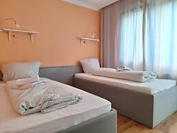2-Rent Group Hostel Rooms AUB162