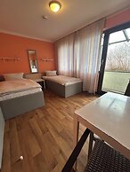 2-Rent Group Hostel Rooms AUB162