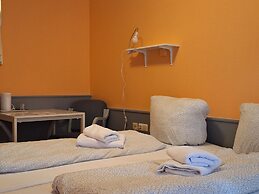 2-Rent Group Hostel Rooms AUB162