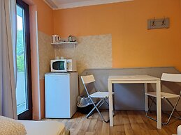 2-Rent Group Hostel Rooms AUB162