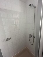 2-Rent Group Hostel Rooms AUB162