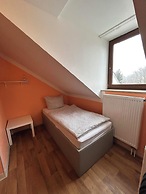 2-Rent Group Hostel Rooms AUB162