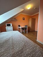 2-Rent Group Hostel Rooms AUB162