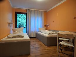 2-Rent Group Hostel Rooms AUB162