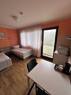 2-Rent Group Hostel Rooms AUB162