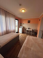 2-Rent Group Hostel Rooms AUB162