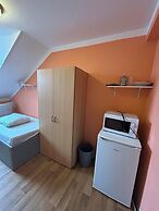 2-Rent Group Hostel Rooms AUB162