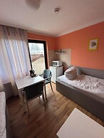 2-Rent Group Hostel Rooms AUB162