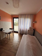 2-Rent Group Hostel Rooms AUB162