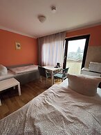 2-Rent Group Hostel Rooms AUB162