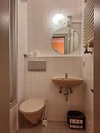 2-Rent Group Hostel Rooms AUB162