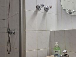 2-Rent Group Hostel Rooms AUB162