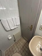 2-Rent Group Hostel Rooms AUB162