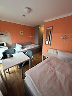 2-Rent Group Hostel Rooms AUB162