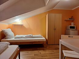 2-Rent Group Hostel Rooms AUB162