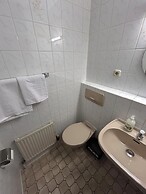 2-Rent Group Hostel Rooms AUB162