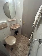 2-Rent Group Hostel Rooms AUB162