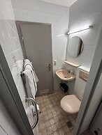 2-Rent Group Hostel Rooms AUB162