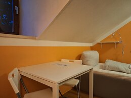 2-Rent Group Hostel Rooms AUB162