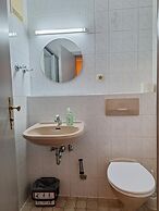 2-Rent Group Hostel Rooms AUB162