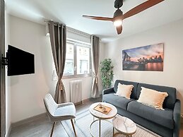 1601 Dumont