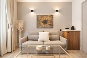 1601 Dumont