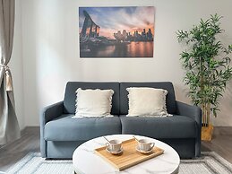 1601 Dumont