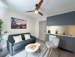 1601 Dumont
