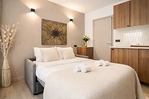 1601 Dumont