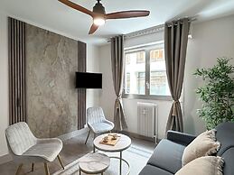 1601 Dumont