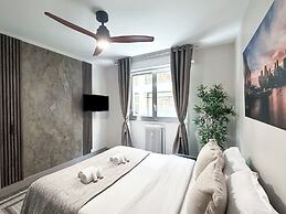 1601 Dumont