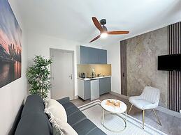 1601 Dumont